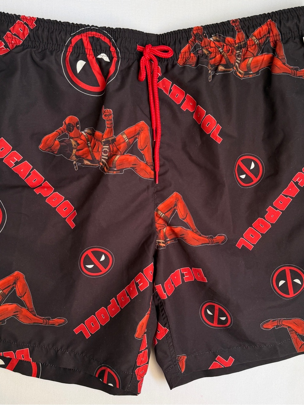 Marvel Deadpool Swim Trunks Men’s Medium NWT Mesh Lined Shorts